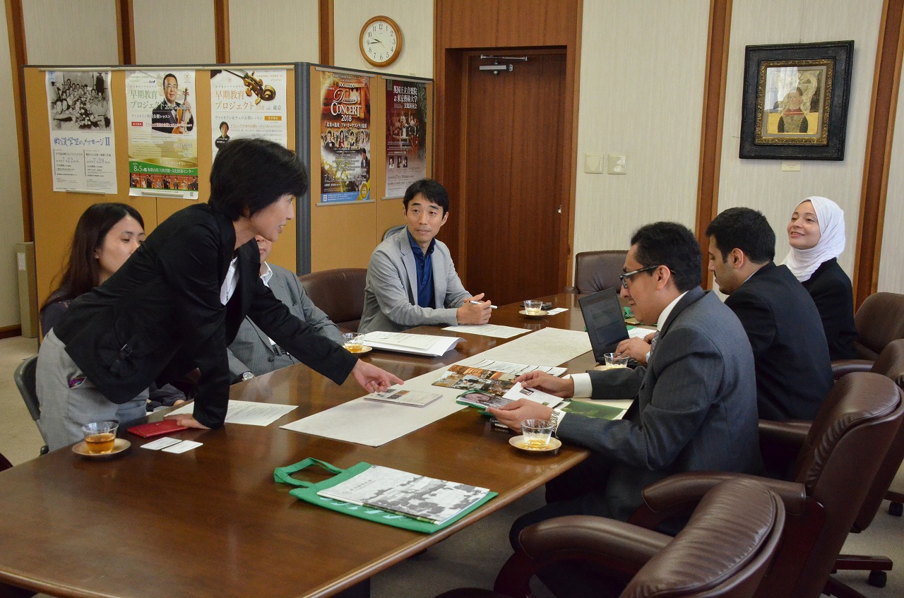 Vice President Okamoto (far left) talks about an animation work inspired by Vivaldi’s “The Four Seasons”